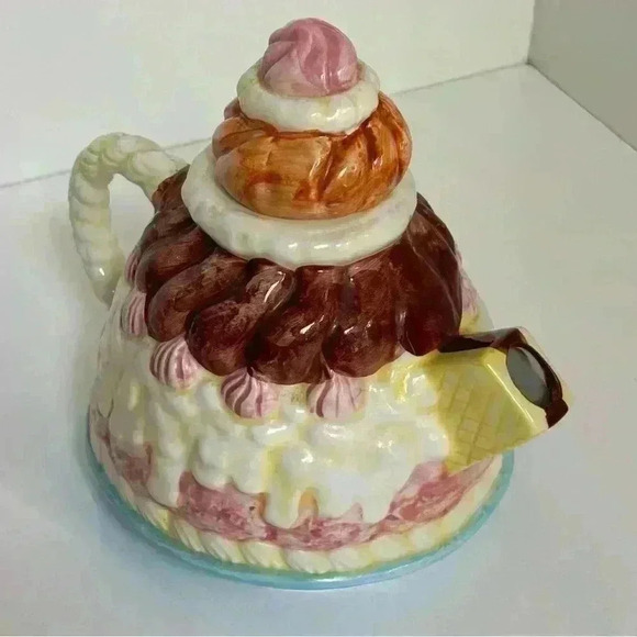 Ice Cream Sundae collectable Teapot from Heritage Mint, USA - Picture 3 of 9